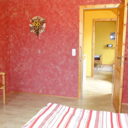 Tatil Evi Ferienhaus Eulenhaus Im Urigen Garten