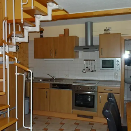 Eule Ost Und West Im Urigen Garten Apartment Zingst