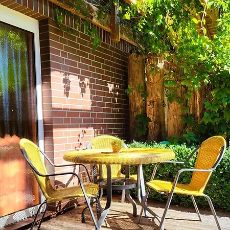 Apartment Eule West Und Eule Ost Feriehaeuser Im Urigen Garten *